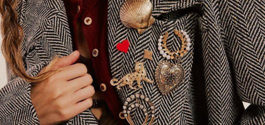 Make a Statement: Trendy Brooch Styling for Fall/Winter 2025